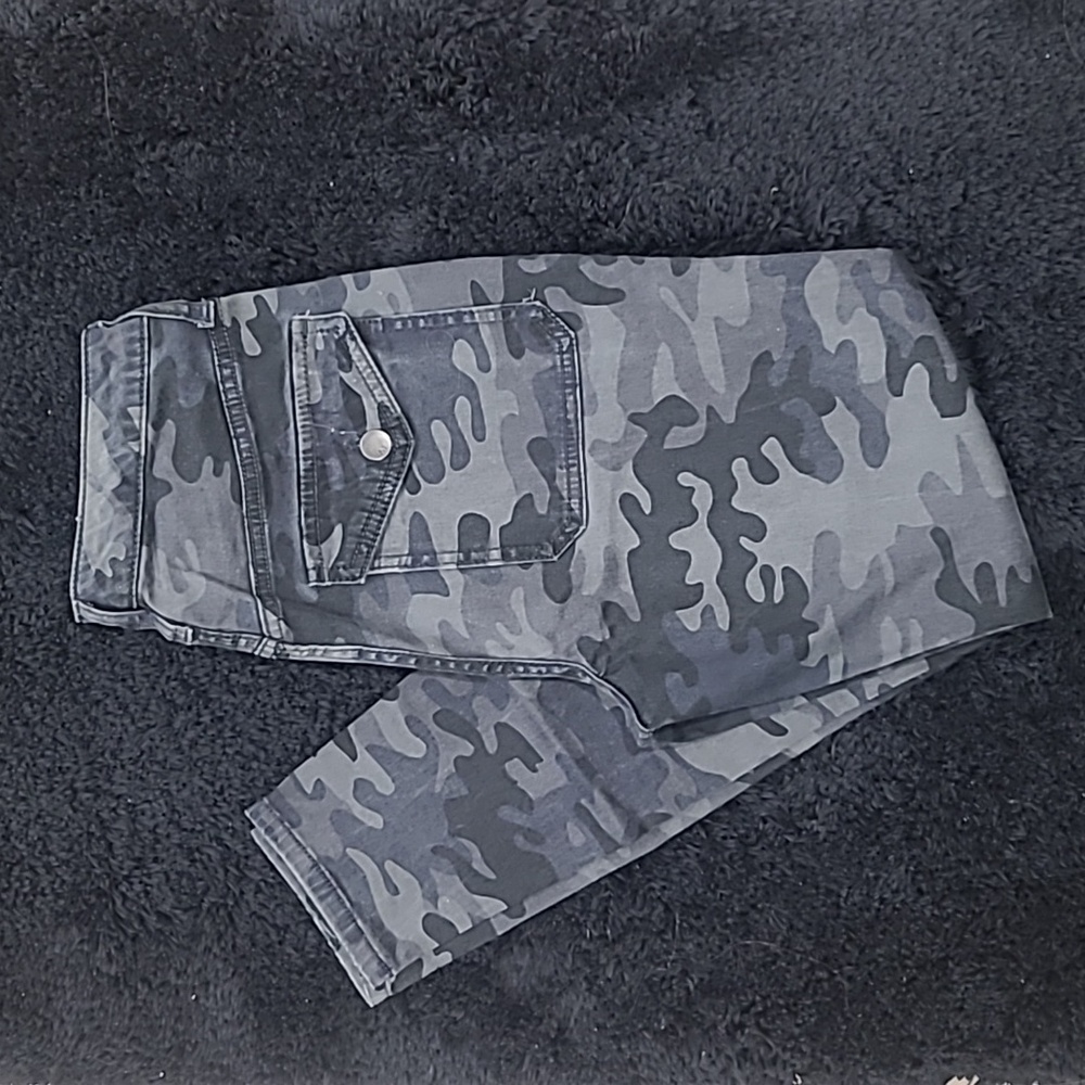 Camo Jeans - Picture 2 of 4